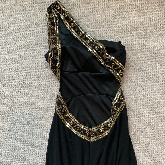 gorgeous backless formal dress size 6 - Picture 4 of 7